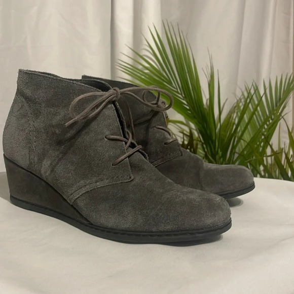 Bjorndal Shoes - Bjorndal Rachel booties gray womens size 8.5 tie Suede
